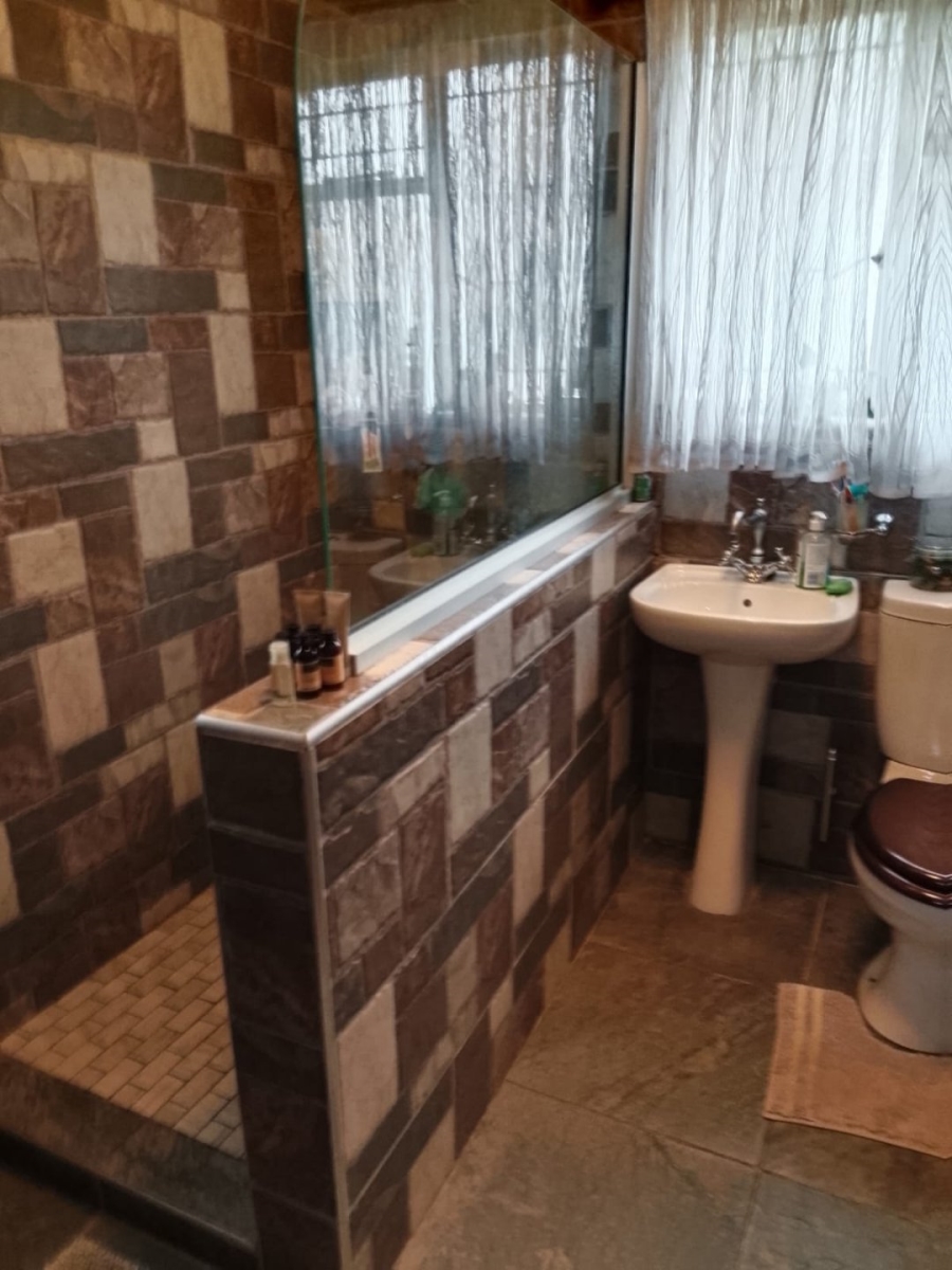 5 Bedroom Property for Sale in Lourenspark North West